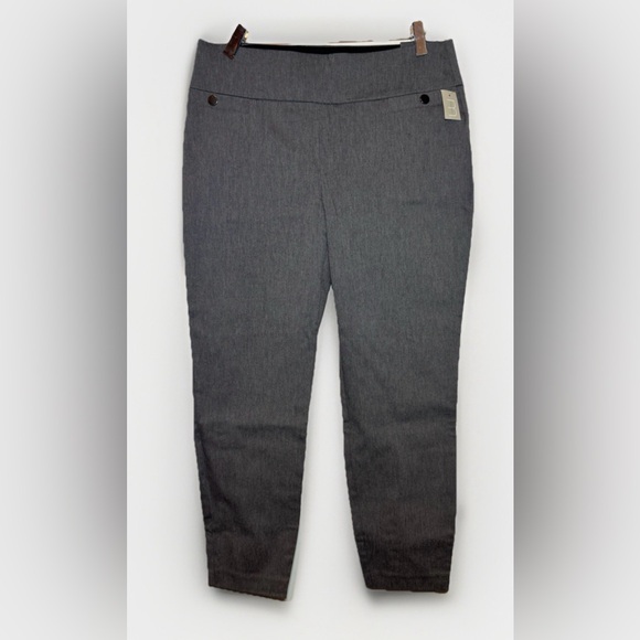 Maurices Pants - NWT Women’s size medium Gray Ankle work dress Pants mid rise cropped Maurice’s